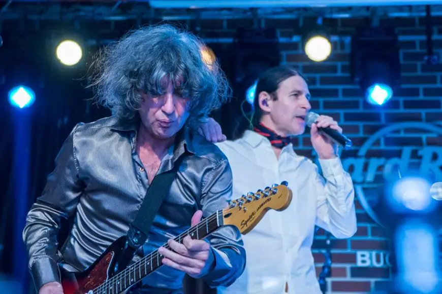 Cea mai originală petiție: “Îl vrem pe Mihai Iordache înapoi în Sarmalele Reci”.  Foștii colegi încearcă să-l convingă pe muzician să se întoarcă în trupa sa de acum 20 de ani