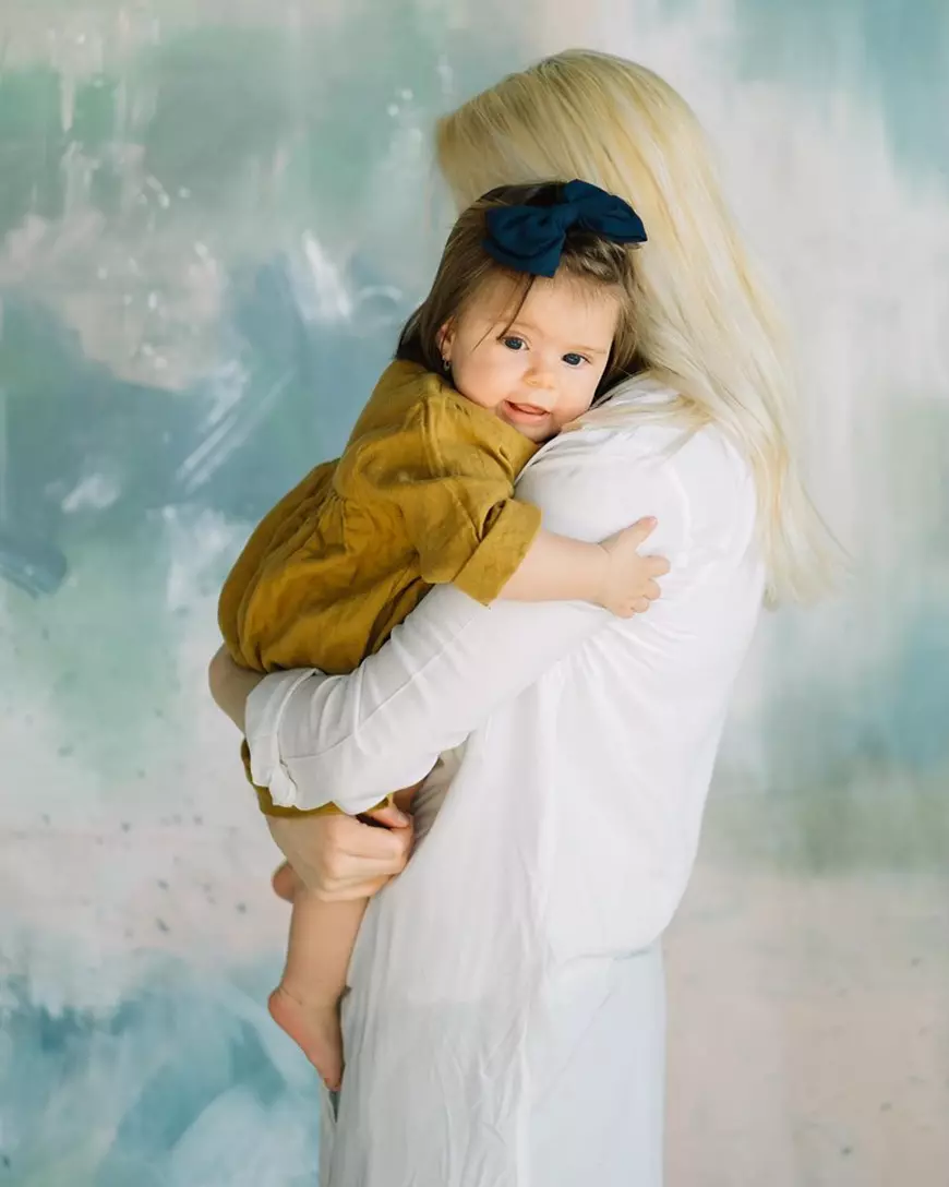 Laura Cosoi e gata să-și reia proiectele culinare. Și-a dat fetița la creșă, iar acum îi caută și bonă