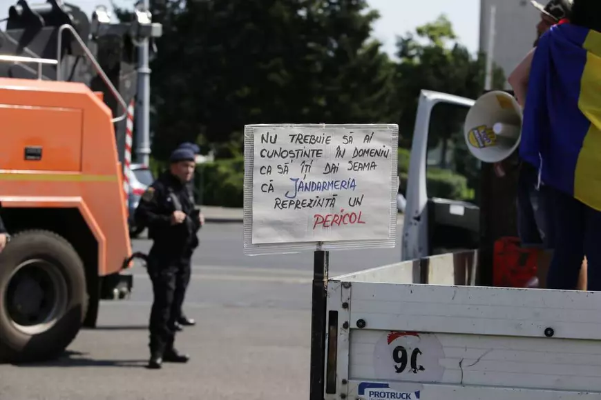 Protest în Piața Victoriei, 10 august 2019. Peste 20.000 de oameni au manifestat în fața Guvernului. Protestatarii au scandat numele Alexandrei la final