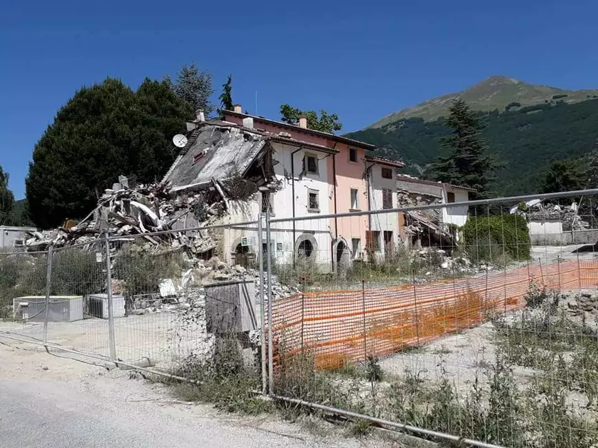Amatrice, 3 ani de la dezastru. Românca pe care cutremurul care a distrus un oraș nu a reușit să o doboare. Trăiește printre ruine și e voluntar la Crucea Roșie