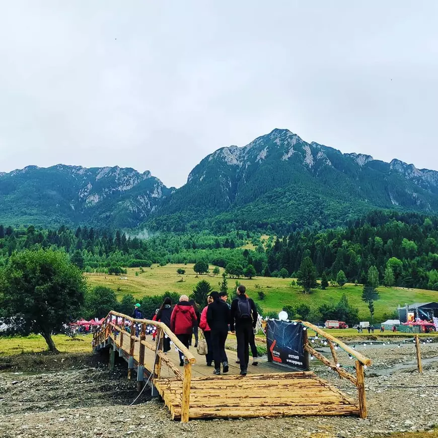 Rockerii au îmbrățișat copacii, militând pentru natură, la Folk Rock Fest Piatra Craiului