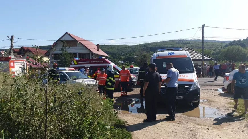 Căruță lovită de tren în județul Bacău. Doi oameni au murit