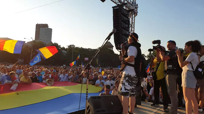 Protest în Piața Victoriei, 10 august 2019. Peste 20.000 de oameni au manifestat în fața Guvernului. Protestatarii au scandat numele Alexandrei la final