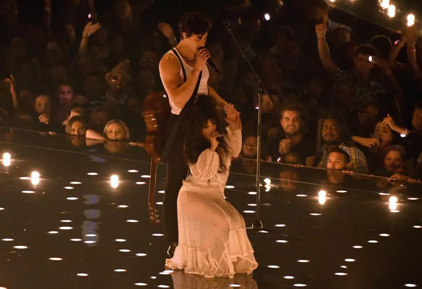 Shawn Mendes și Camila Cabello au încins atmosfera pe scenă, la Premiile MTV