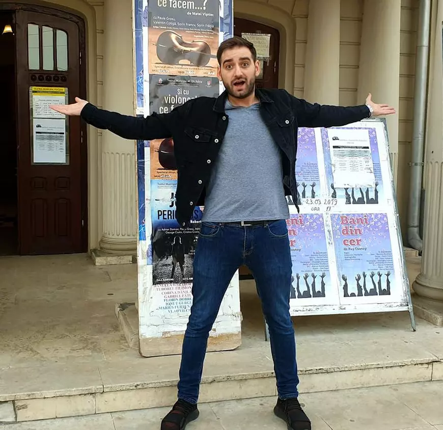 Cosmin Vijeu, nepotul Monicăi Davidescu, după eliminarea sa din piesa "Boeing Boeing": "Orice șut în fund e un pas înainte"