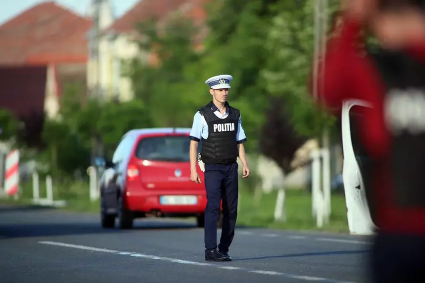 Cazul Caracal scoate la iveală adevărata situație a Ministerului de Interne: o singură vestă de protecție la 5 polițiști, agenți lipsiți de antrenament și conducere pe pile