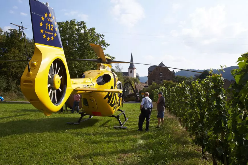 Incident în Germania. Un elicopter de salvare s-a încurcat în cablurile de înaltă tensiune