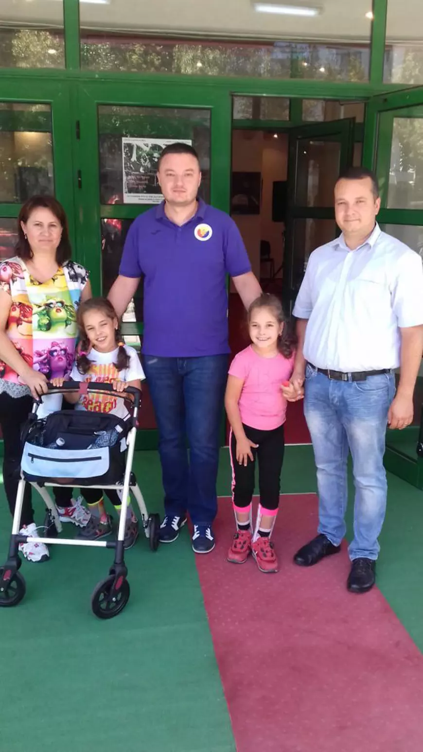 Vedetele fotbalului românesc vor juca un meci caritabil pentru Maya și Ingrid. Gemenele au nevoie de 100.000 de euro pentru o operație în SUA