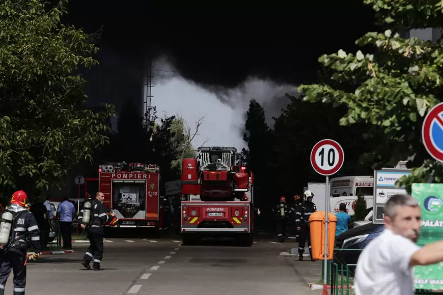 Incendiu puternic în zona Pipera din București, pe strada Biharia