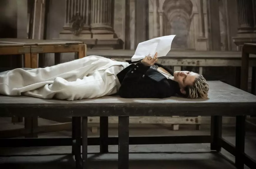 Emma Watson şi Claire Foy o interpretează pe Julieta în calendarul Pirelli 2020! Primele fotografii au fost făcute publice