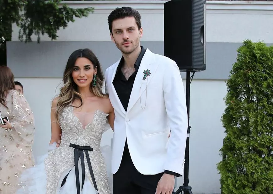 Lili Sandu și Silviu Țolu se vând la pachet, de când s-au logodit. Nu mai vor la reality show-uri decât împreună!