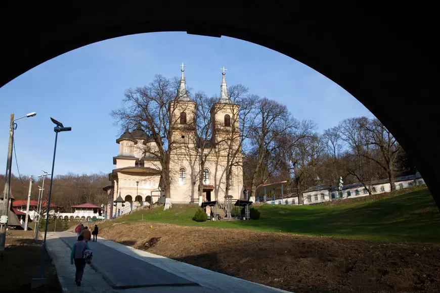 Mănăstirea Nicula - locul unde se află icoana făcătoare de minuni