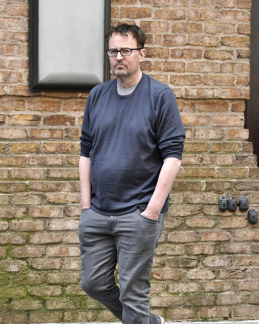 Cum a ajuns să trăiască Matthew Perry, interpretul lui Chandler din serialul "Prietenii tăi"