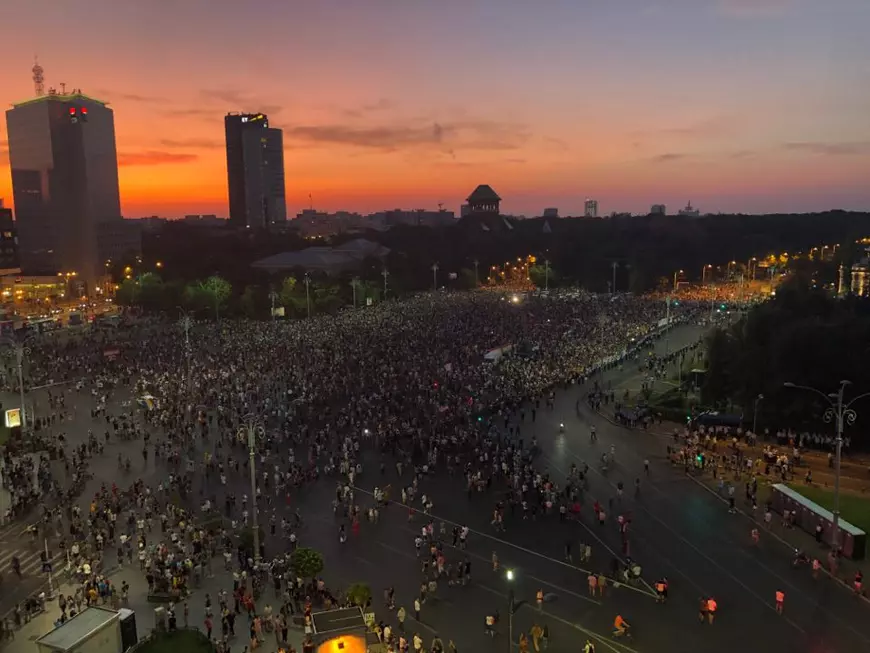 Protest în Piața Victoriei, 10 august 2019. Peste 20.000 de oameni au manifestat în fața Guvernului. Protestatarii au scandat numele Alexandrei la final