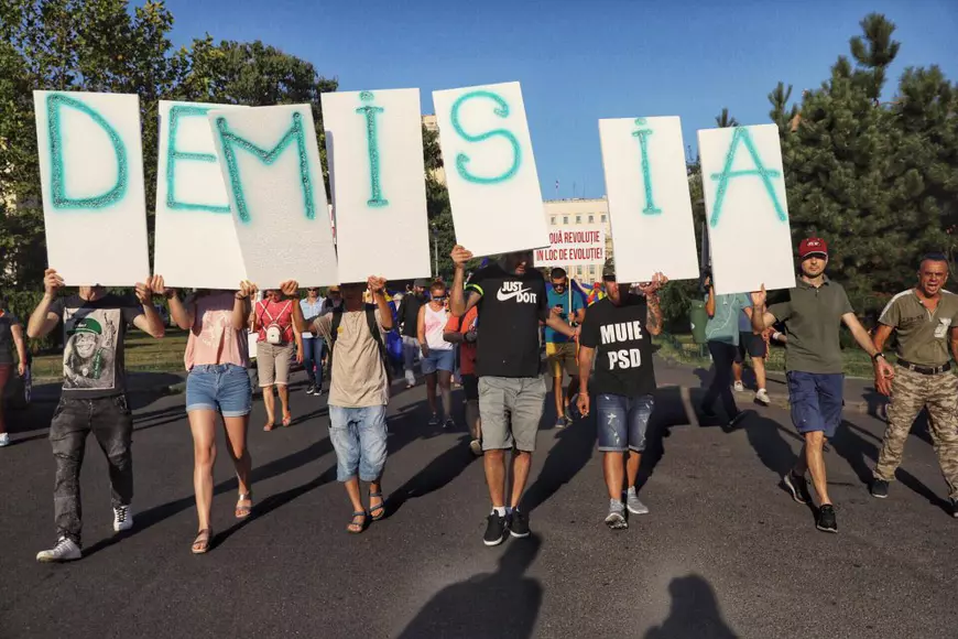 Protest în Piața Victoriei, 10 august 2019. Peste 20.000 de oameni au manifestat în fața Guvernului. Protestatarii au scandat numele Alexandrei la final