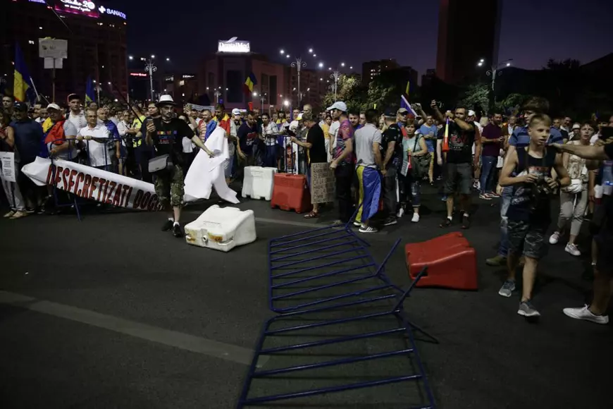 Protest în Piața Victoriei, 10 august 2019. Peste 20.000 de oameni au manifestat în fața Guvernului. Protestatarii au scandat numele Alexandrei la final
