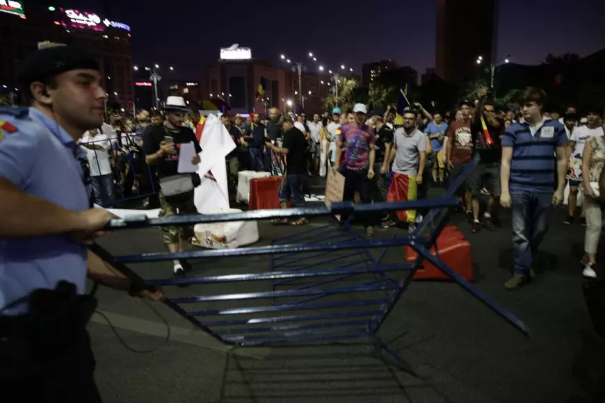 Protest în Piața Victoriei, 10 august 2019. Peste 20.000 de oameni au manifestat în fața Guvernului. Protestatarii au scandat numele Alexandrei la final