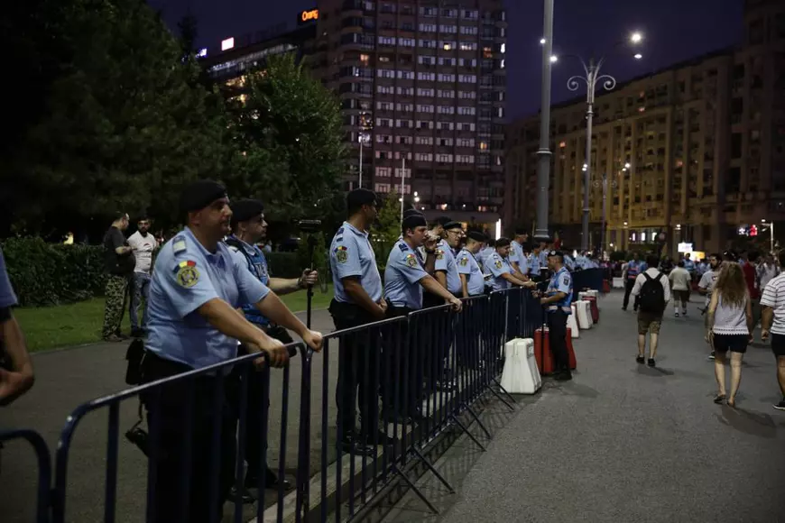 Protest în Piața Victoriei, 10 august 2019. Peste 20.000 de oameni au manifestat în fața Guvernului. Protestatarii au scandat numele Alexandrei la final
