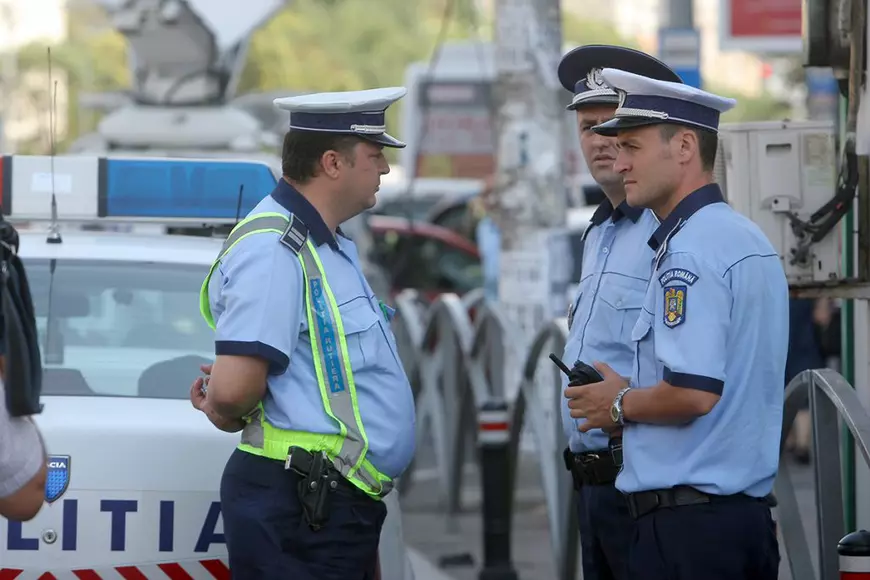 Cazul Caracal scoate la iveală adevărata situație a Ministerului de Interne: o singură vestă de protecție la 5 polițiști, agenți lipsiți de antrenament și conducere pe pile