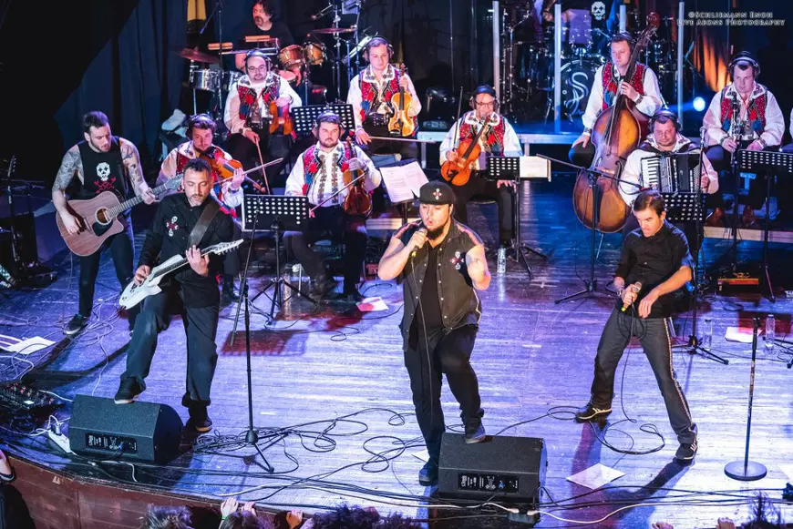 Maramureșenii de la Dirty Shirt, la cel mai mare festival heavy metal din Europa! Trupa e condusă de un profesor universitar