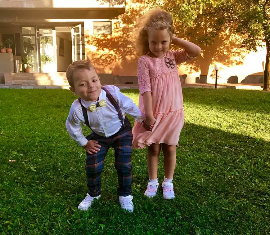 Copiii Mirelei Vaida au început grădinița. Ce zâmbitori sunt Carla și Vladimir. „Ce mândrie mai mare poate fi?”