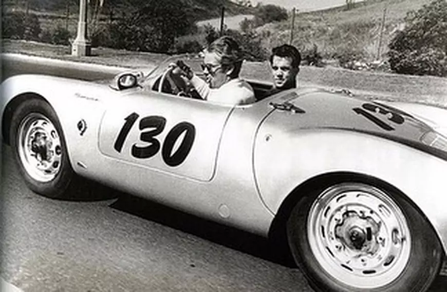 Moartea l-a transformat pe James Dean într-un legendar "Rebel fără cauză". O întâmplare stranie înaintea tragediei