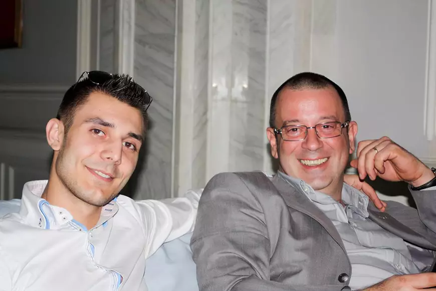 Funcția de consilier local la Sectorul 2 i-a adus 100.000 de euro. Liberalul Alexandru Dinu a primit contracte pe bani publici pentru servicii IT în piețe, la o bibliotecă, un teatru și un muzeu