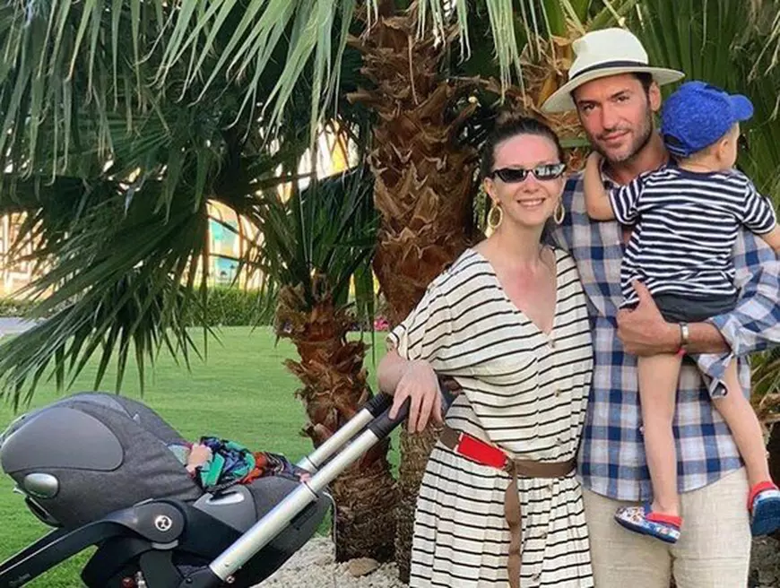 De ce nu se pot muta Adela Popescu și Radu Vâlcan în noua lor casă. ”Vom dormi tot claie peste grămadă”