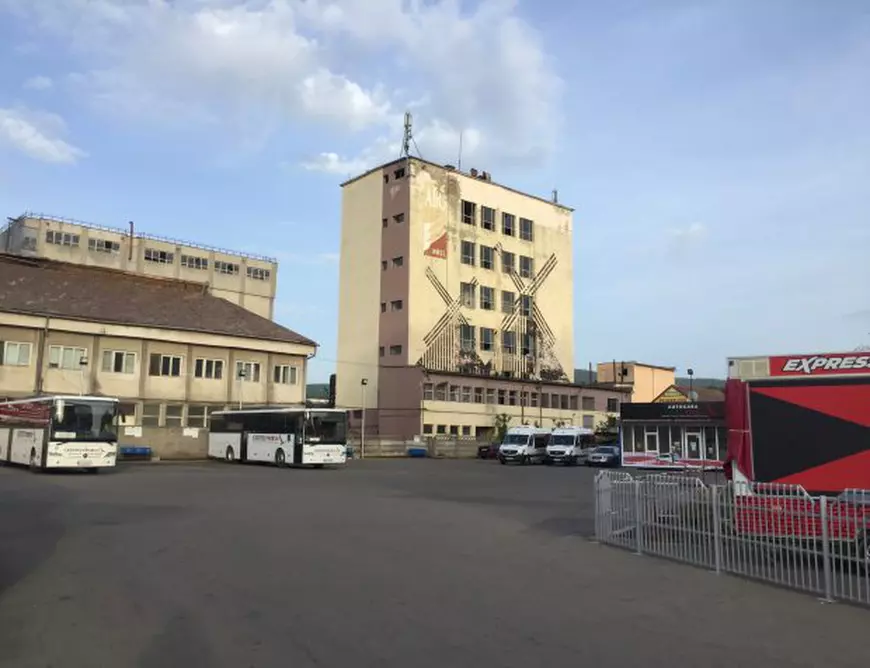 Rasismul de la 112. O operatoare STS înjură o femeie romă bătută: “Vorbiți ca ciorile!” “Trăzni-v-ar! Du-te dreacu!”