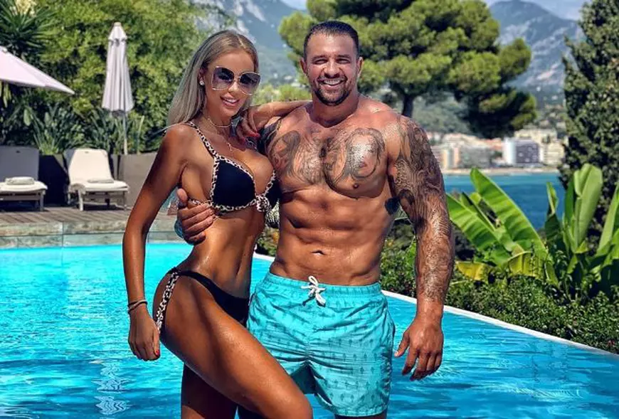 Bianca Drăgușanu și Alex Bodi se pregătesc de nuntă. 