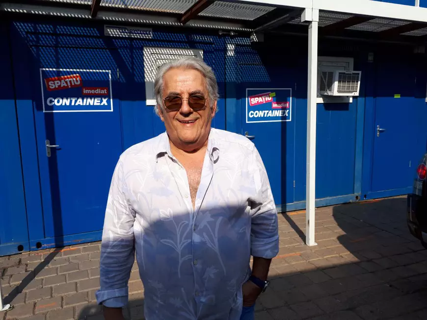 Pomenire românească pentru un mare cântăreț american! Johnny Săndulescu va cânta mâine în memoria lui Barry White