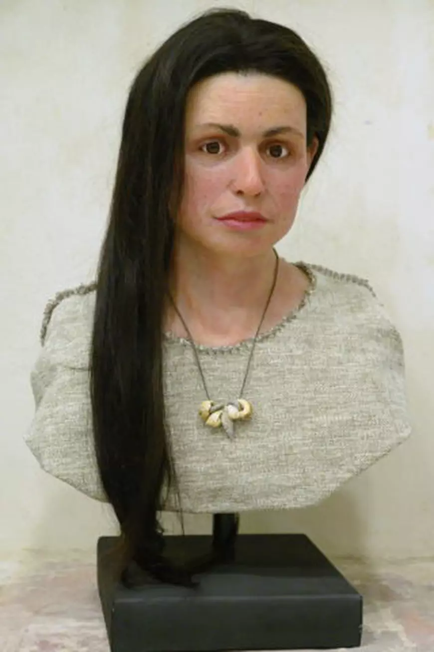 O femeie moartă de 7.500 de ani „a înviat” cu ajutorul tehnologiei. Oamenii de știință i-au reconstituit fața, după ce i-au descoperit craniul într-o peșteră din Gibraltar
