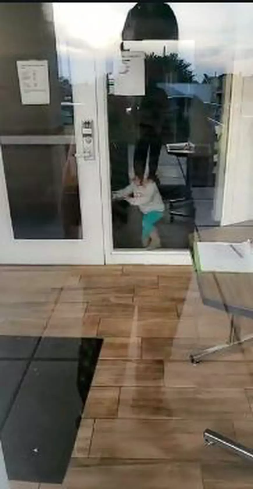 O fetiță de doi ani din SUA a fost uitată singură în creșă