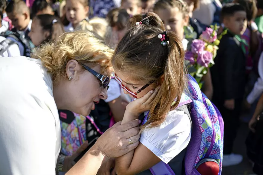 WHO’S HOT, WHO’S NOT | Longevitatea creatoare a Elenei Ferrante vs problemele învățământului românesc