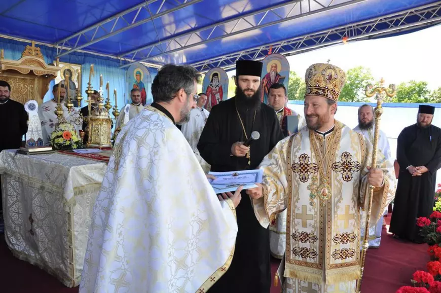 Abuzurile chiliilor. Vânătorii de victime sau cum îi condiționau înalții ierarhi din Vaslui pe elevii de seminar să facă sex cu ei!