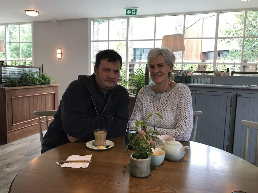 „O iubesc pe Halep! Nu a schimbat-o celebritatea. Știu sacrificiile familiei, parcă mă văd pe mine și pe băieți”. Interviu cu Judy, fostă jucătoare și antrenoare de tenis, mama fraților Andy și Jamie Murray