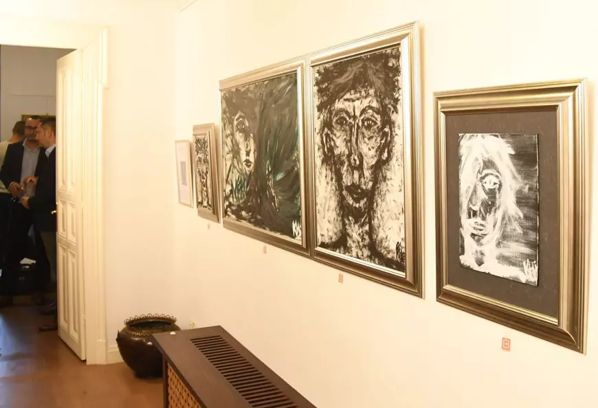 După teatru și film, Kira Hagi și-a deschis prima expoziție de pictură: „Multe tablouri au legătură cu rădăcinile mele”