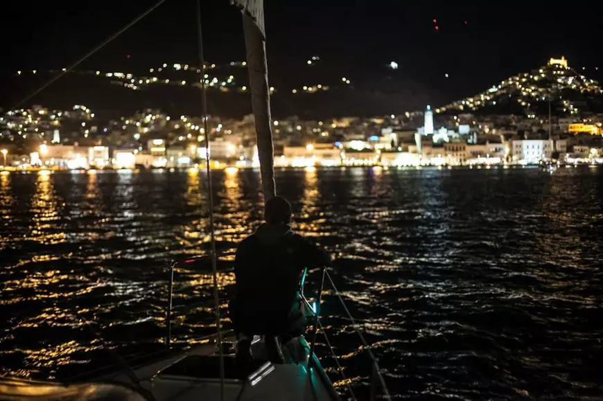 „Virusați” de navigație. Îndrăgostiți de vacanțele pe iaht, românii se visează la timona unui velier cu toate pânzele sus