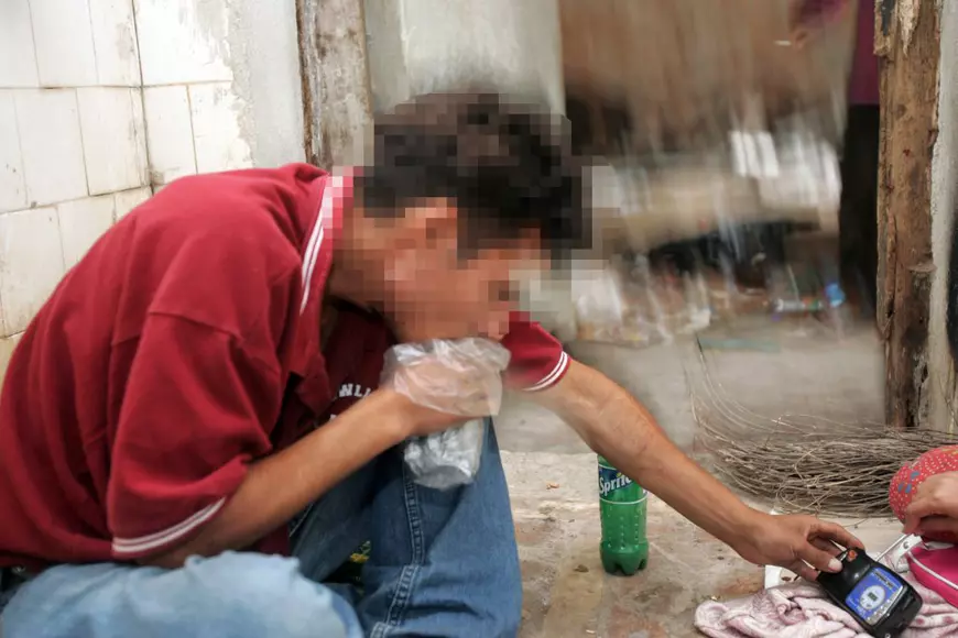 Pedofili străini în România. Elveţianul care a abuzat şase copii şi a primit 3 ani şi jumătate de închisoare. Își ducea victimele la mare și consumau împreună aurolac