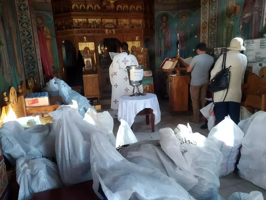 Preotul Damaschin din Iași a îmbrăcat 4.000 de copii pentru prima zi de școală. „Sunt copii care mănâncă din când în când. Dramele lor sunt greu de descris în cuvinte”