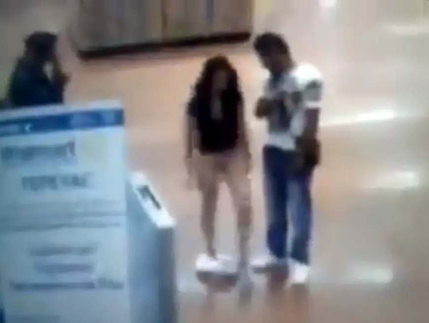 O femeie s-a dezbrăcat într-un supermarket pentru a demonstra că nu a furat