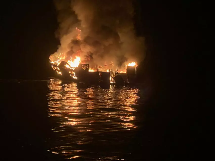 Incendiu puternic pe o barcă, în largul coastei Californiei. 34 de oameni au murit. Nu există niciun supraviețuitor | UPDATE