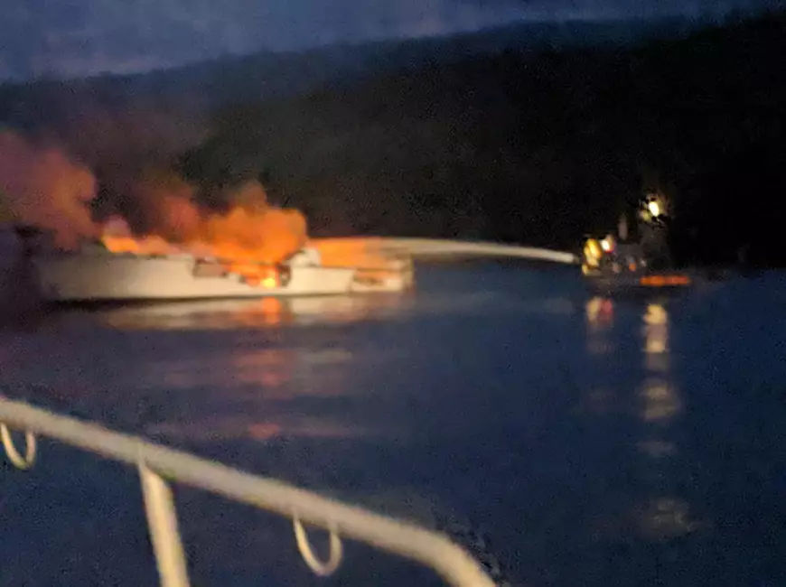 Incendiu puternic pe o barcă, în largul coastei Californiei. 34 de oameni au murit. Nu există niciun supraviețuitor | UPDATE