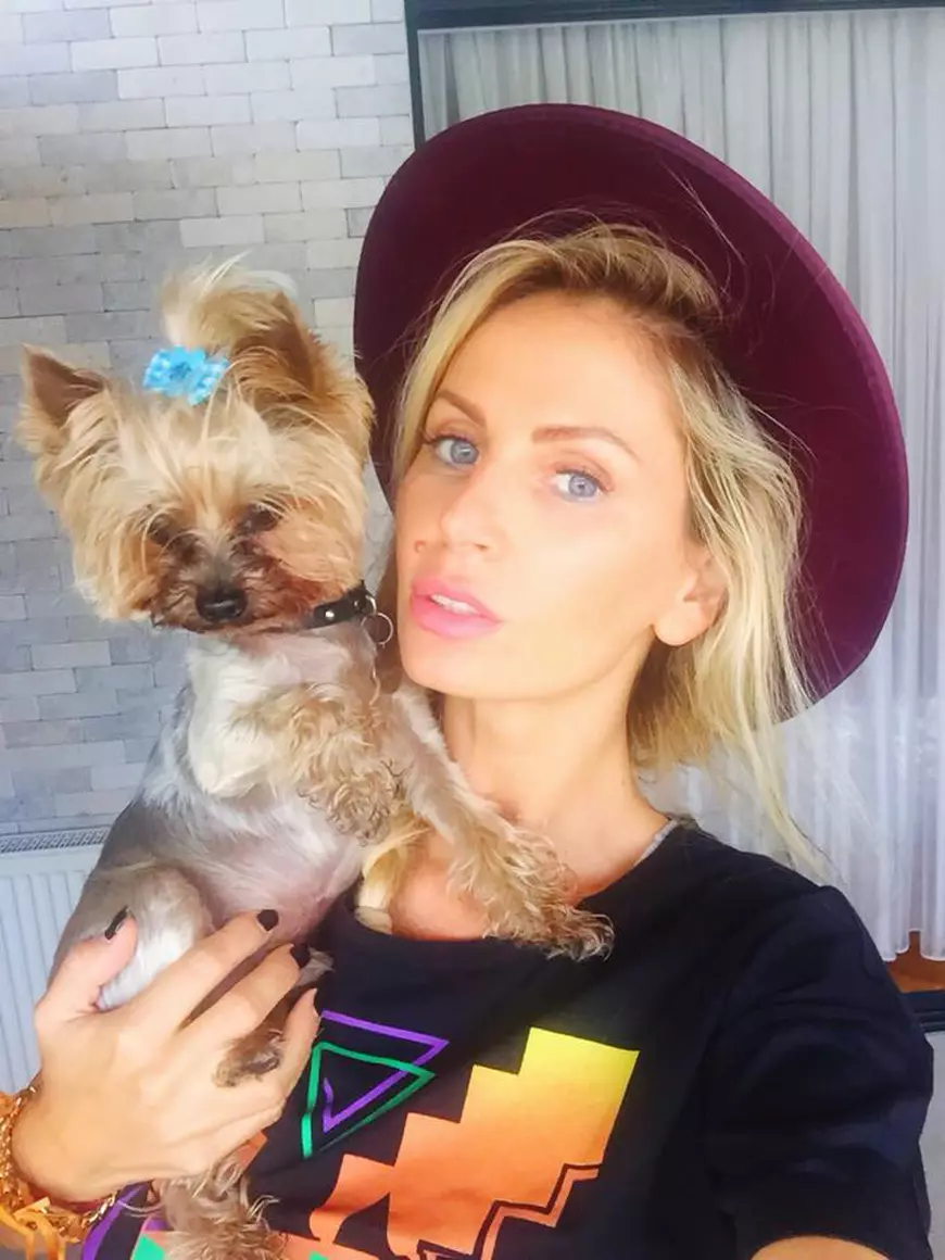 Căței, pisici, ba chiar și o găină! Ce animale de companie au vedetele și cum le răsfață