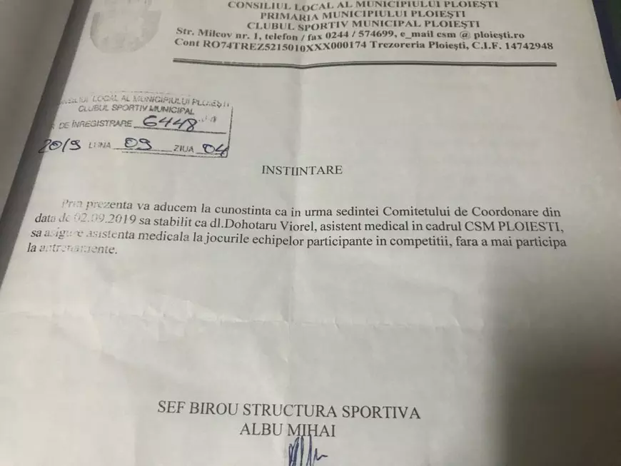 Părinții junioarelor de la CSM Ploiești: „Noi suntem «secta» care îl susține pe doctor”. Mama handbalistei de 13 ani: „Să facă poster cu dânsul și să și-l pună acasă, în baie”