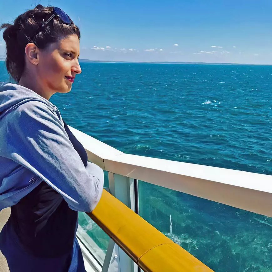 Iulia Ghenea, povestea tinerei care s-a opus abuzului sexual al unui profesor când nimeni n-avea curaj să facă asta! Libertatea a găsit-o după 8 ani pe cea care a devenit subiect de film