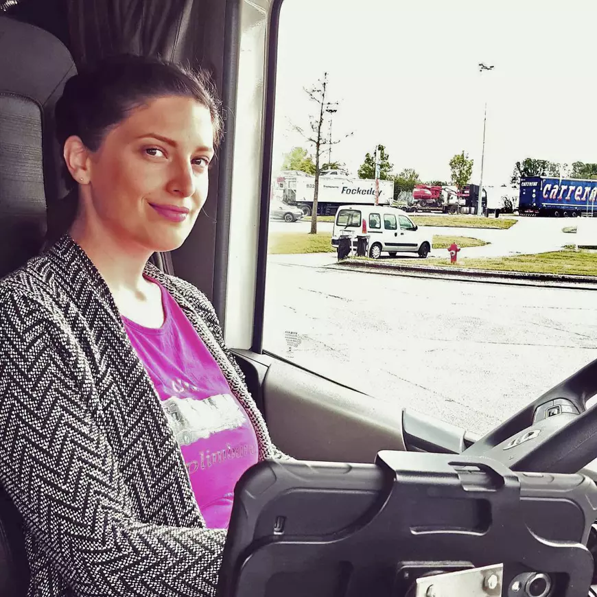 Iulia Ghenea, povestea tinerei care s-a opus abuzului sexual al unui profesor când nimeni n-avea curaj să facă asta! Libertatea a găsit-o după 8 ani pe cea care a devenit subiect de film