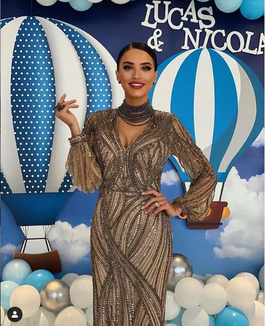 Adelina Pestrițu a botezat un băiețel. La biserică a ales un look masculin, dar la petrecere a fost mai sexy ca niciodată!