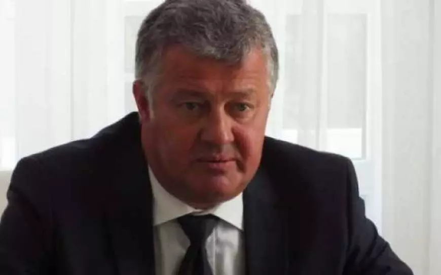 Șapte rectori și-au câștigat dreptul la al treilea mandat, interzis prin lege, folosind călătorii în Maldive, Thailanda, Bosnia și Burundi!