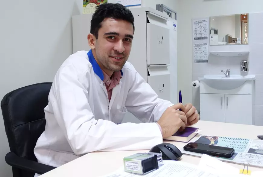 Ce meniu e mai mic decât un crenvurst cu unt? Caserola goală! De ce nu le asigură un spital din Iași mâncare medicilor